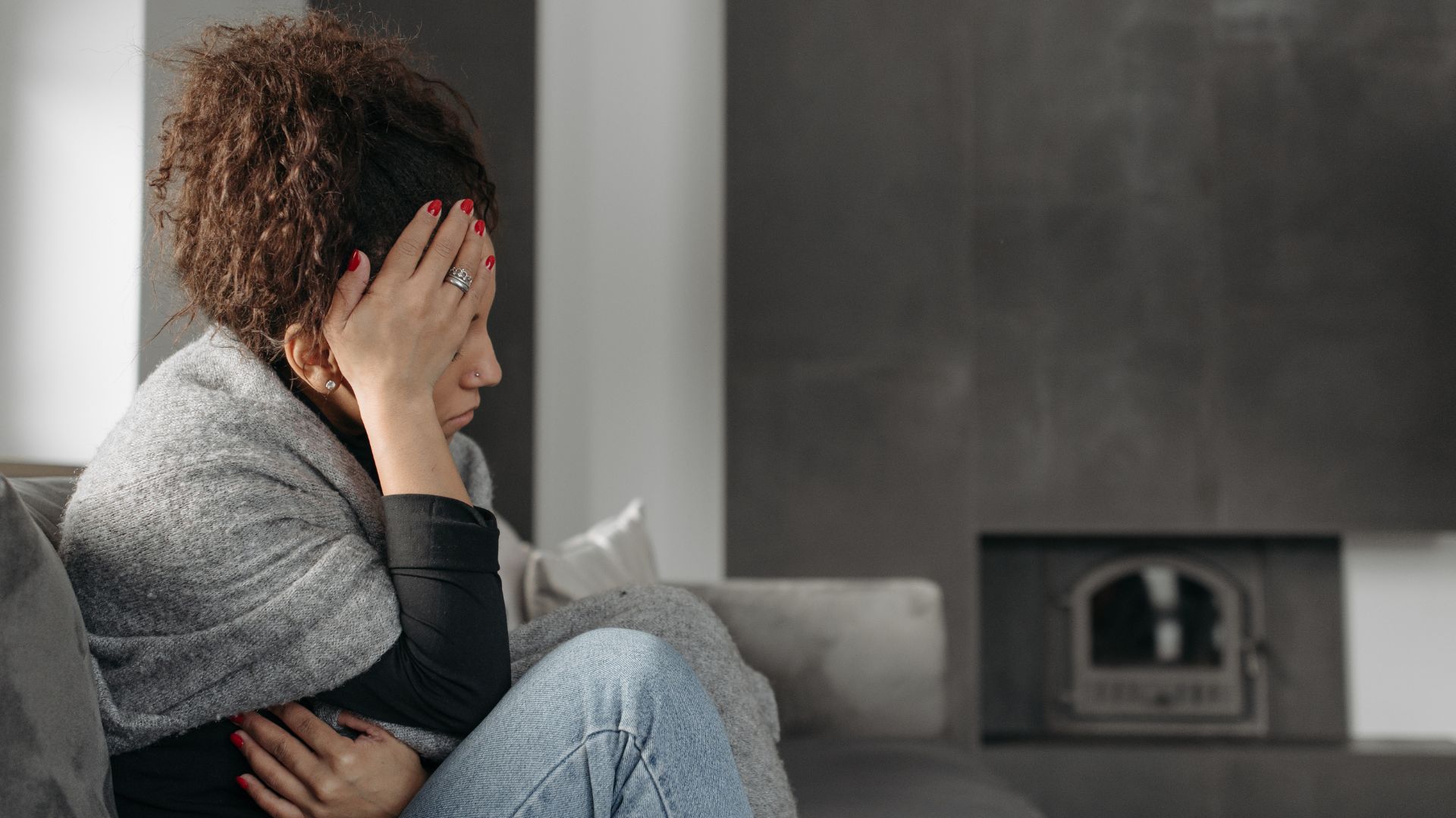 Postpartum woman experiencing fatigue as an insulin resistance symptom